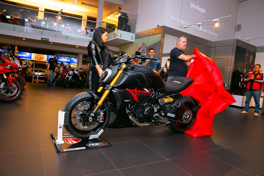 É possível uma moto esportiva confortável? – Ducati Campinas